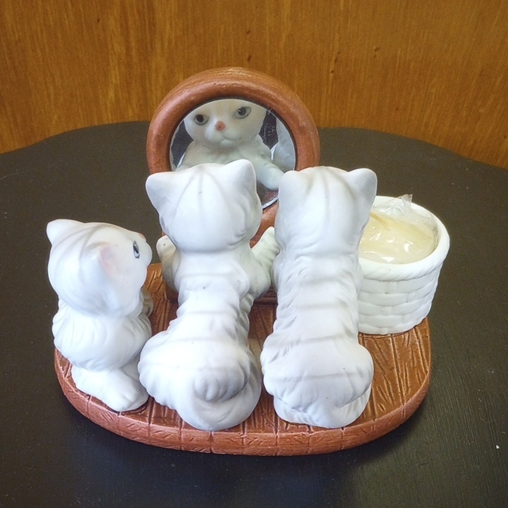 NIB Decor & More Mirror Image Kittens. Ceramic Figurine w/ Candle, White Brown